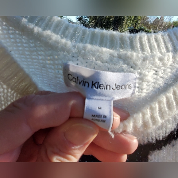 Calvin Klein Women's Crop Top Sweater. White. Black Script. Medium. EPWC - Picture 3 of 5